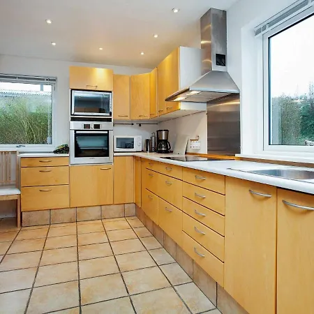 Сasa de vacaciones Two-bedroom Holiday In Henne 9 *